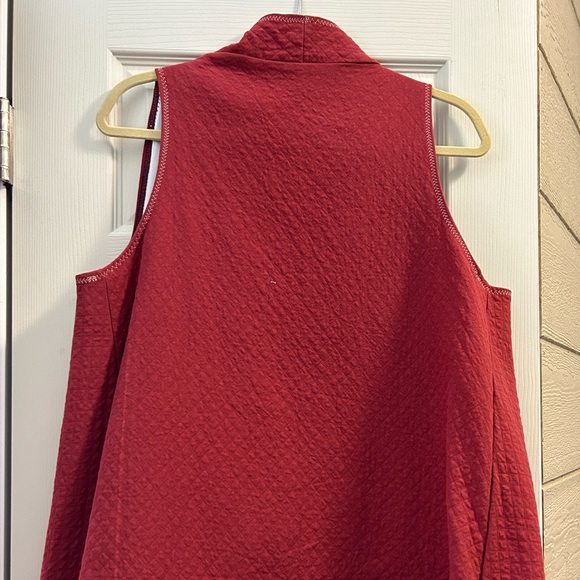 Red Quilt-Look Vest - Picture 4 of 4